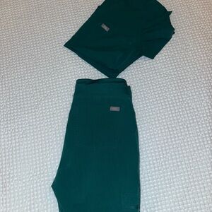 FIGs hunter green scrub - Zamora + Catarina one pocket